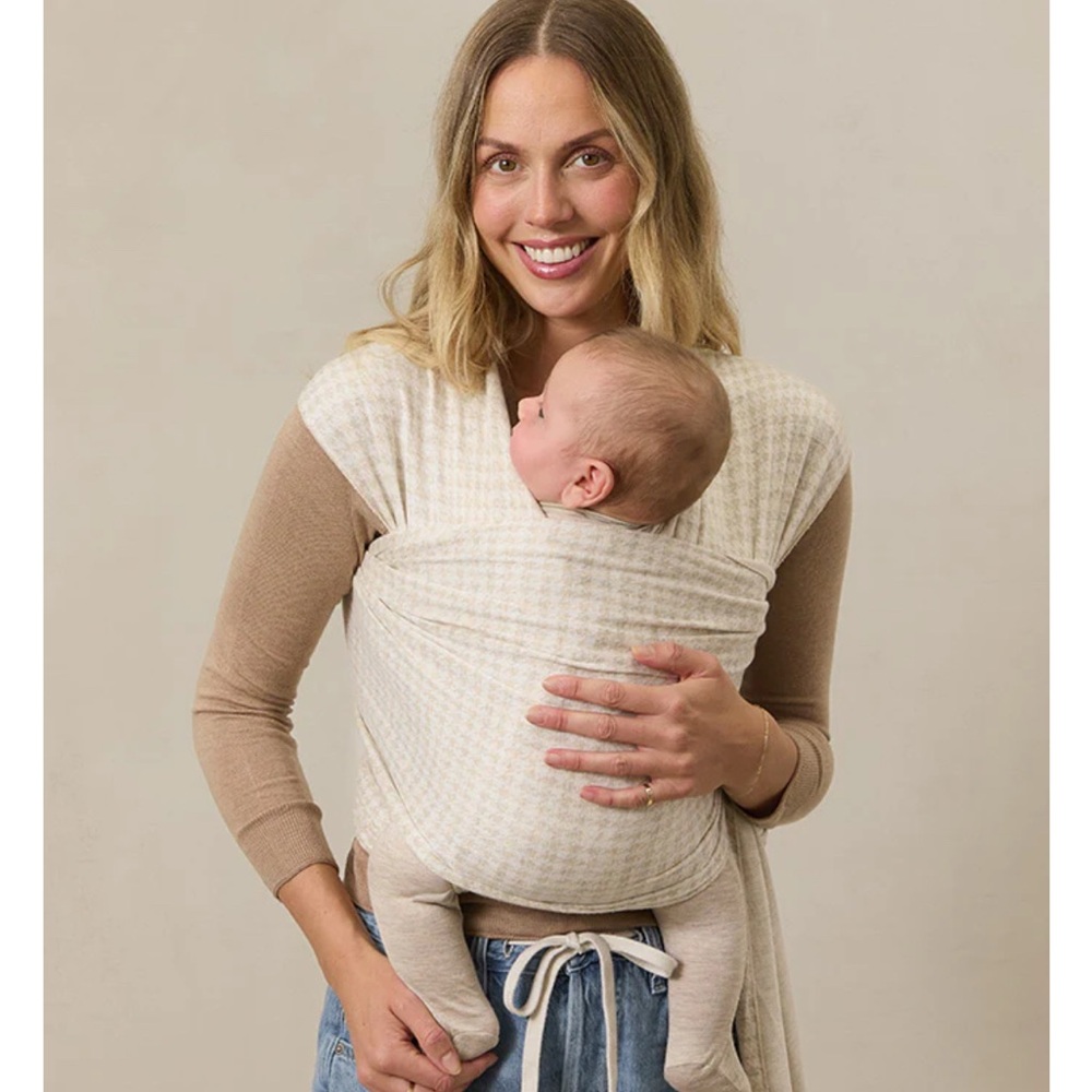Solly Baby Cream Houndstooth Wrap EUC